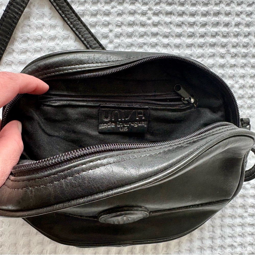 Vintage 80’s Unisa Black Leather Crossbody - Picture 4 of 5